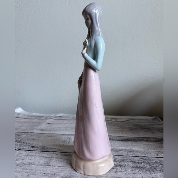 Ceramic girl young woman figurine 12 1/2" tall - Picture 5 of 12